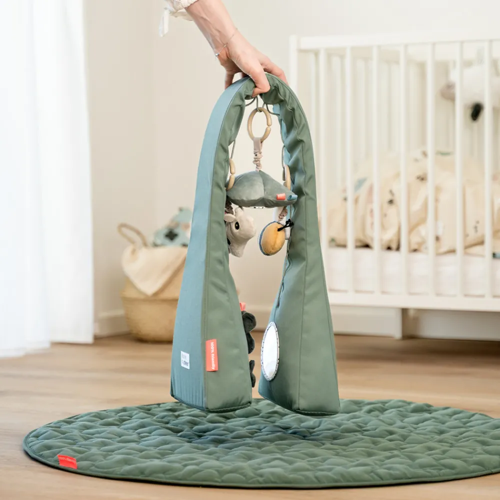 Done By Deer Aktivitetsbue Tiny farm Grøn- Aktivitetstæpper