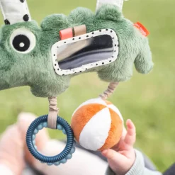 Done By Deer Aktivitetsophæng Croco Grøn- Aktivitetslegetøj