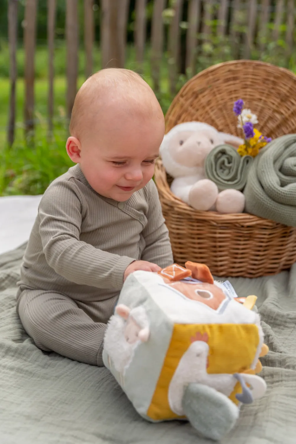 Little Dutch Aktivitetsterning - Little Farm- Aktivitetslegetøj