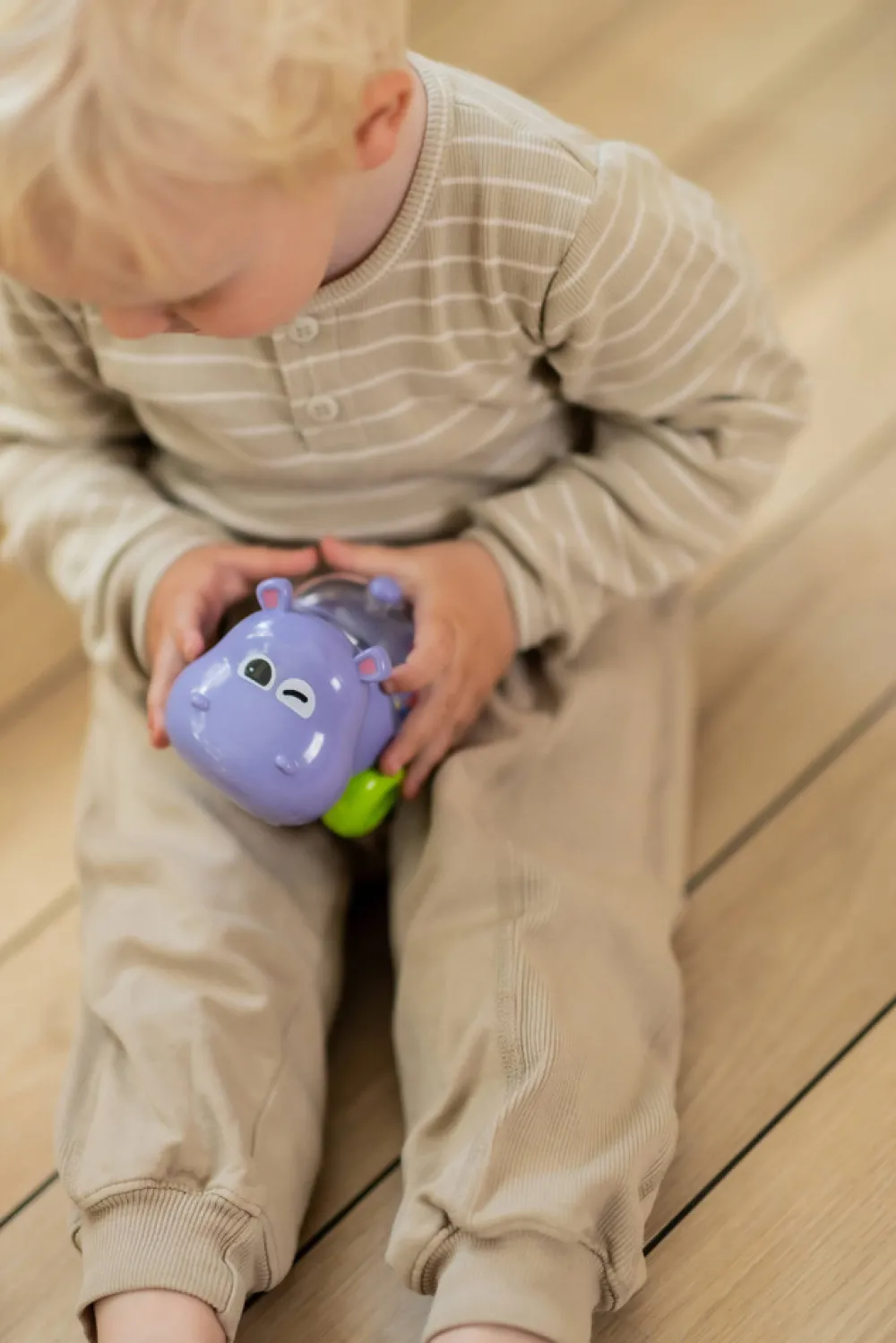 Scandinavian Baby Products Baby legetøjsbil - flodhest med konfetti- Legetøjsbiler