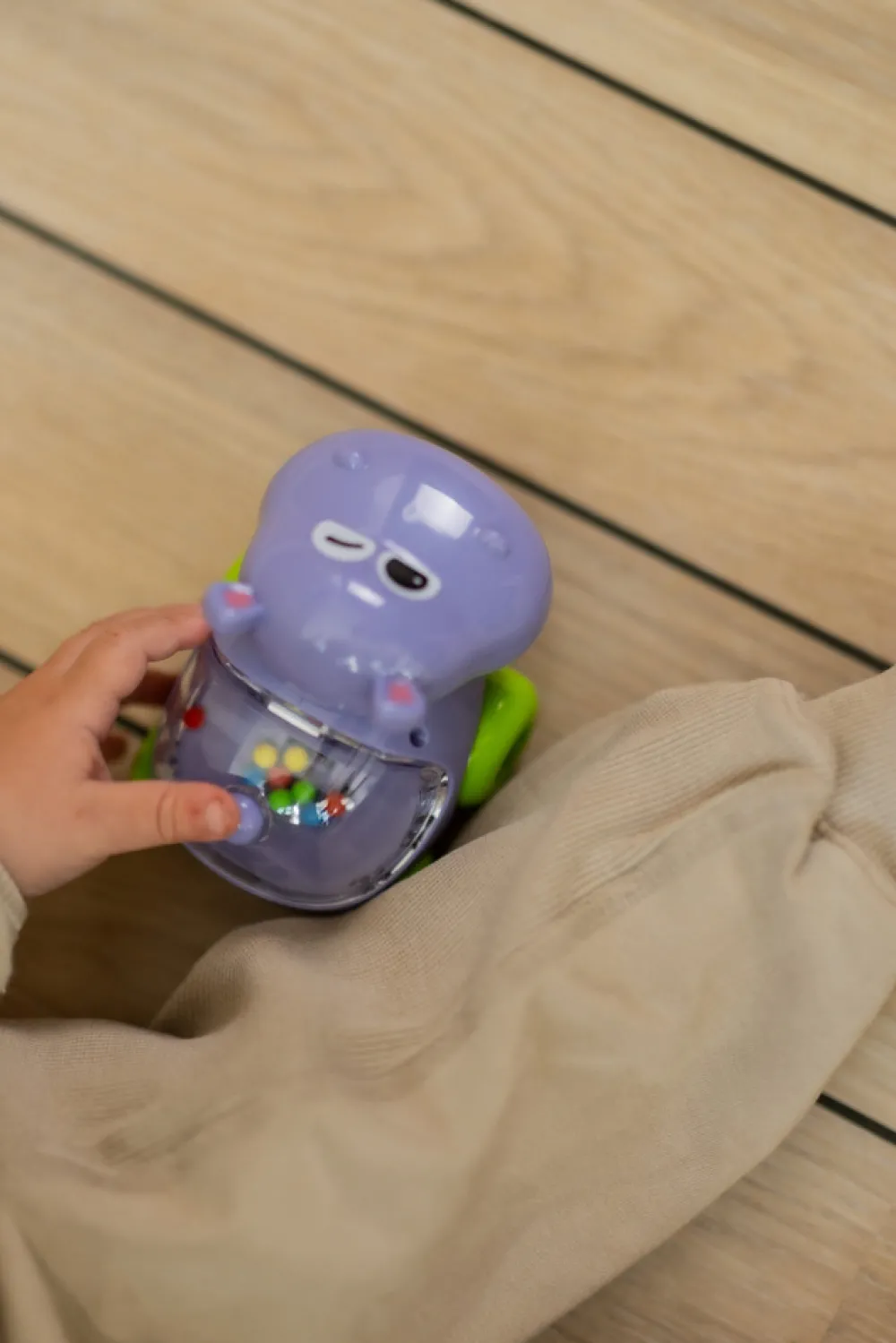 Scandinavian Baby Products Baby legetøjsbil - flodhest med konfetti- Legetøjsbiler