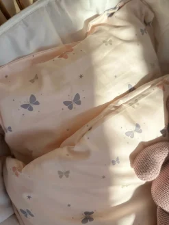 Vanilla COPENHAGEN Baby Sengetøj - Butterfly 70x100 cm-Børn Sengetøj