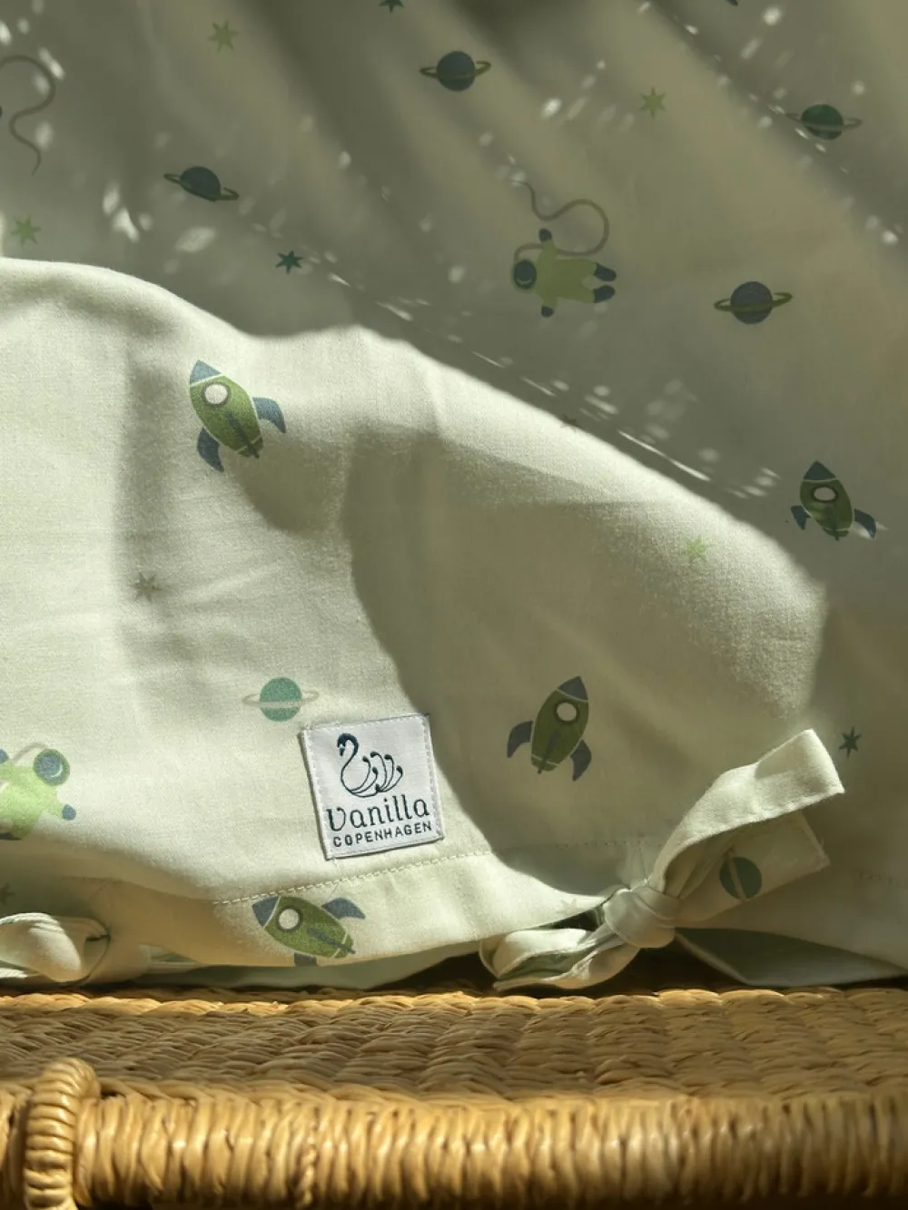 Vanilla COPENHAGEN Baby Sengetøj - Space 70x100 cm-Børn Sengetøj