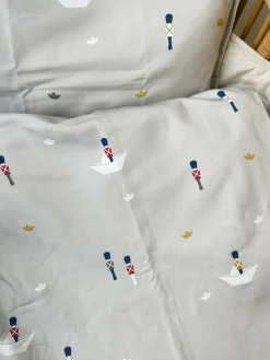 Vanilla COPENHAGEN Baby Sengetøj - Tin Stick Man-Børn Sengetøj