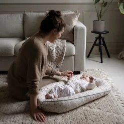 VINTER & BLOOM Babynest - Beige/firkløver-Børn Nest