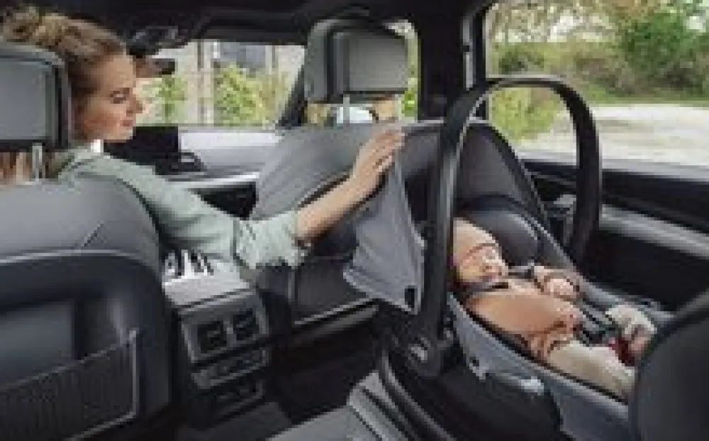 Britax Römer Baby-Safe Core inkl. base - space black- Autostole 40-87 Cm (0-15 Mdr.)