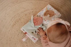 Little Dutch Blød Aktivitetsbog Fairy Garden- Røre- & Følebøger