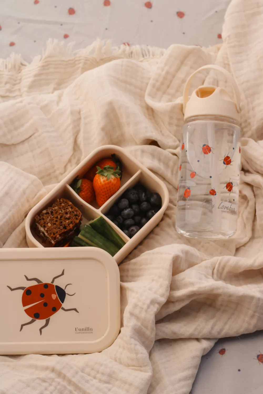 Vanilla COPENHAGEN Drikkedunk - Tritan - Ladybug - 500 ml- Madkasser & Drikkedunke