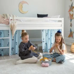 Hoppekids ECO Comfort halvhøj seng hvid, med forhæng blå-Børn Pakkeløsninger|Juniorsenge