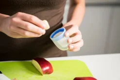 Nuvita FLAVORILLO 2 i 1 frugtsut og bidering - pink- Foodfeeder Og Frugtsut