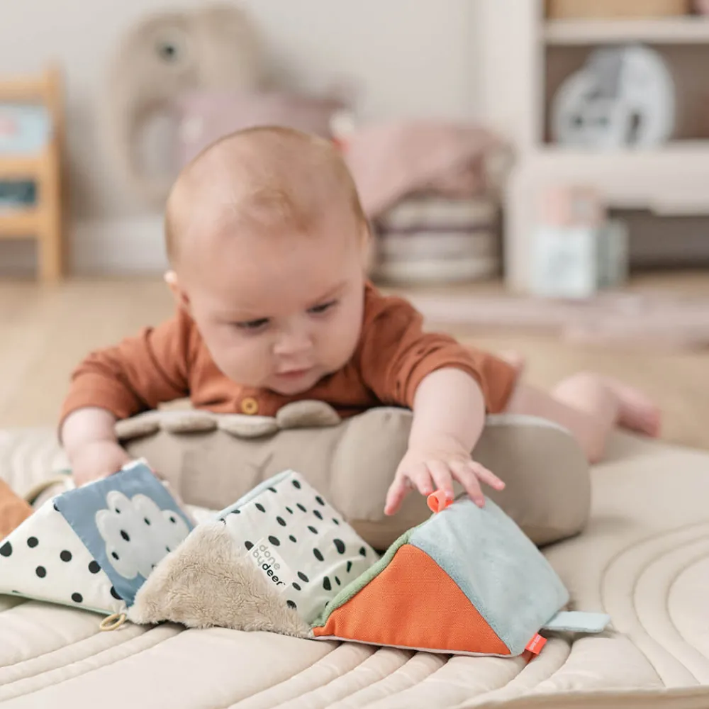 Done By Deer Folde-ud sanseterning Deer friends Farvemix- Legetøj Til Barnevogne & Autostole