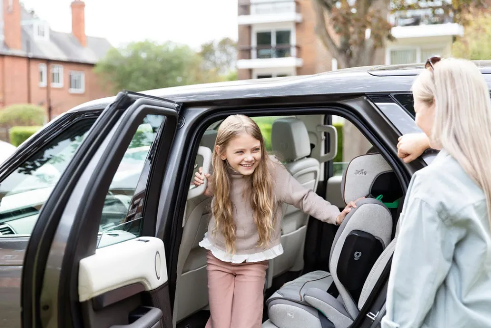 Joie I-traver - carbon- Autostole 100-150 Cm (4-12 År)