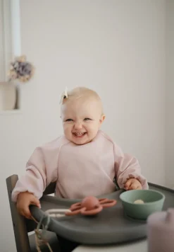 MUSHIE Langærmet Spisesmæk - Blush- Hagesmække