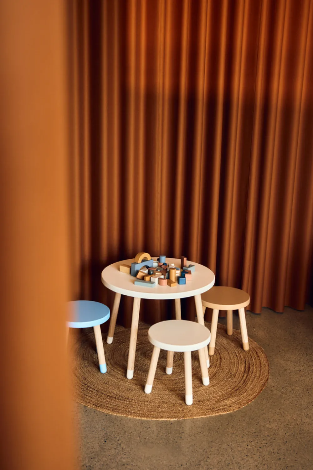 FLEXA Legebord, Dots, Ø60, Cream-Børn Børneborde & Stole