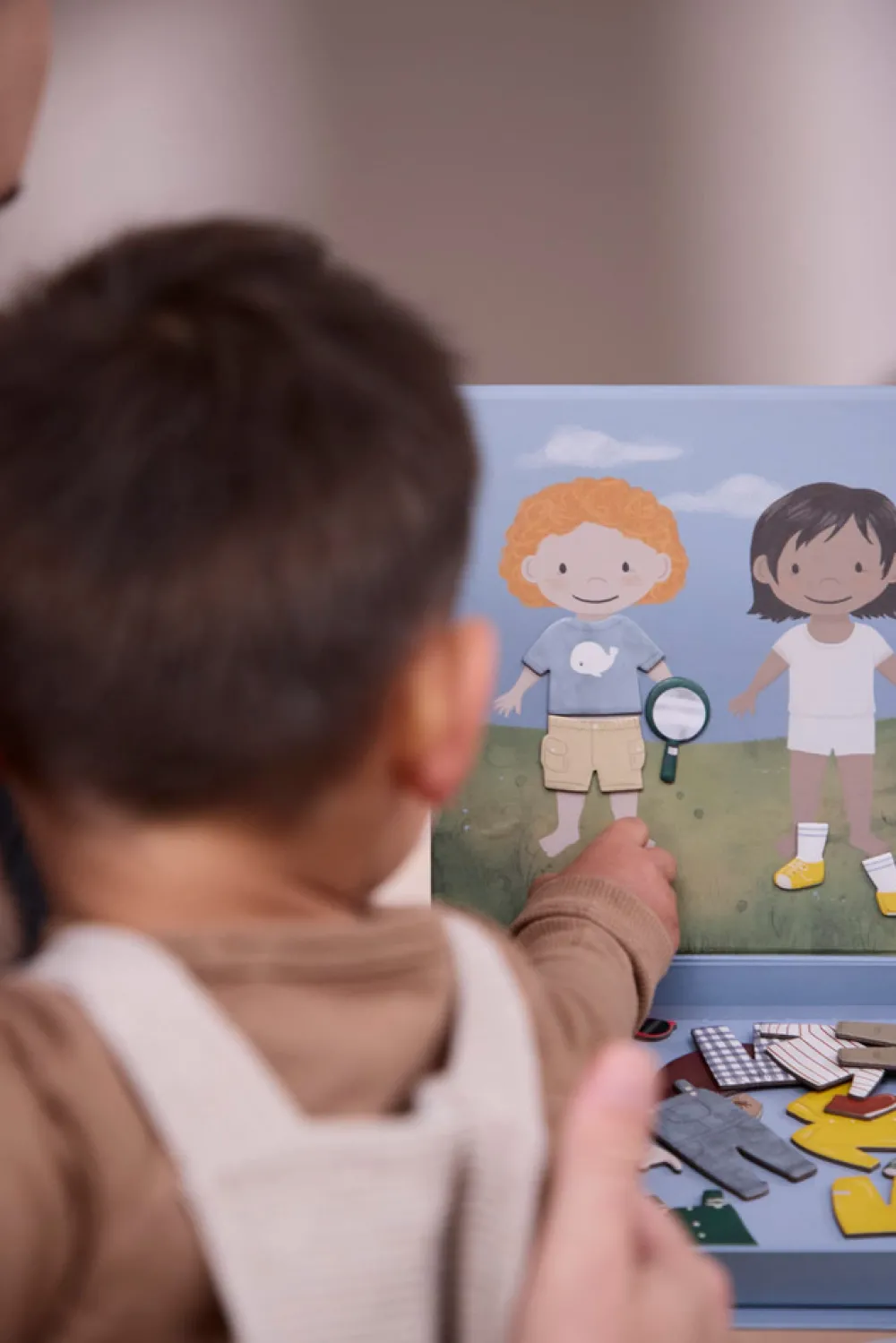 Filibabba Magnetisk påklædningsdukke - Klar til dit eventyr- Magnetlegesæt