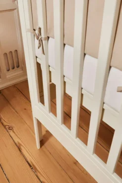 FLEXA Nova tremmeseng, cream-Børn Tremmesenge