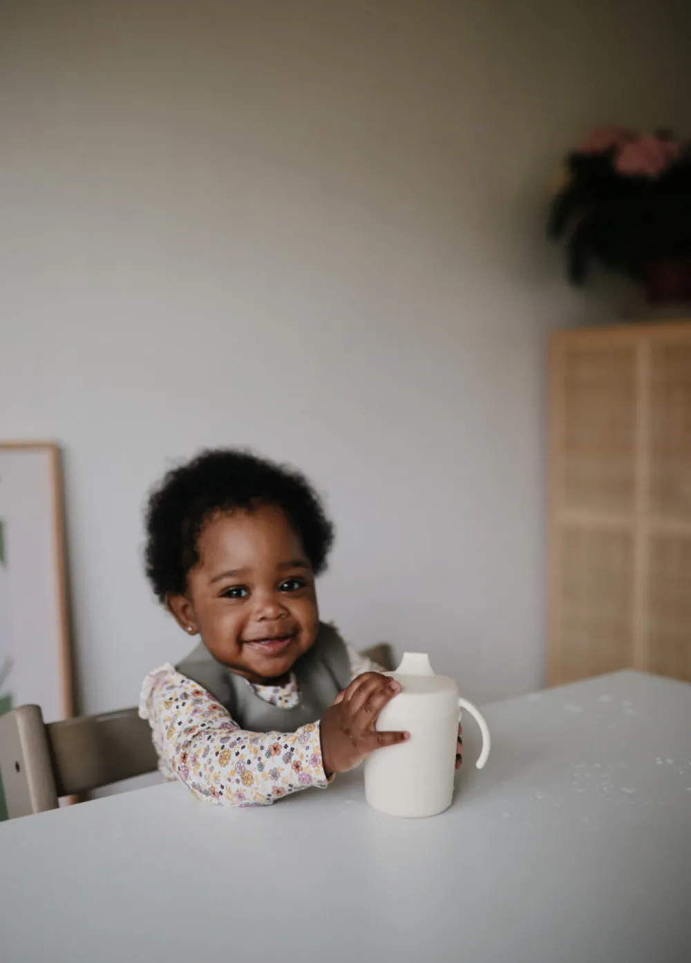 MUSHIE Sippy-Kop I Hård Plast - Ivory- Service