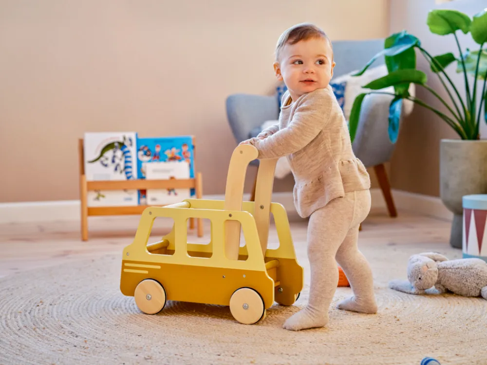 Moover Toys Skolebus skubbevogn gul- Gåvogne & Aktivitetsborde