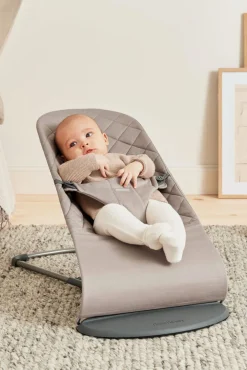 BabyBjörn Skråstol Bliss - Vævet, Klassisk quilt, Sandgrå-Børn Skråstole