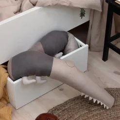 Sebra Sleepy Croc strikket pude - seabreeze beige-Børn Pyntepuder