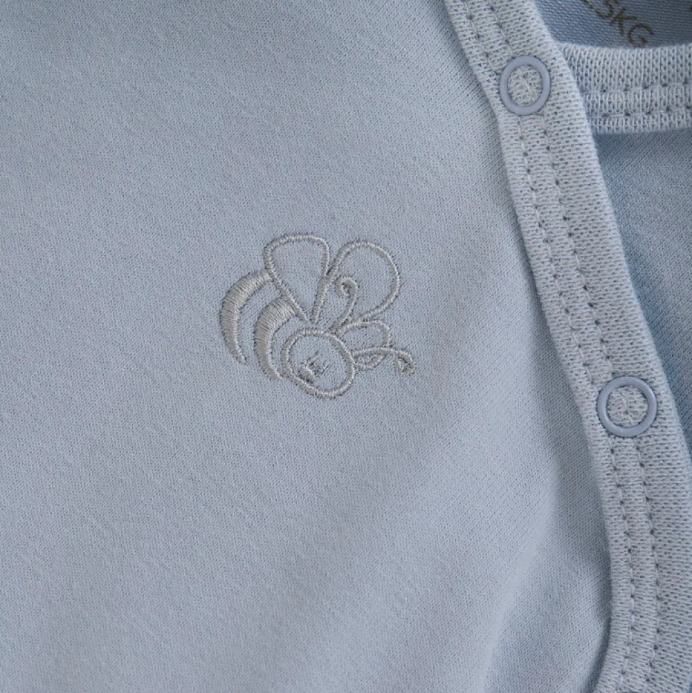 Fixoni Slå-om Body Langærmet - Zen Blue- Bodystocking M. Skrålukning|Præmatur Tøj