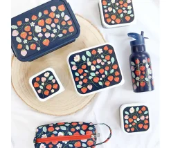 A Little Lovely Company Stainless steel drink bottle: Strawberries- Madkasser & Drikkedunke