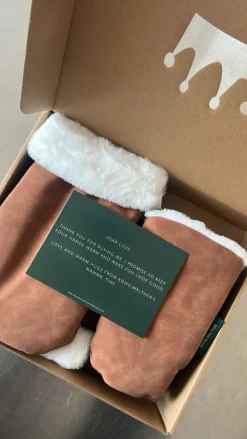 KongWalther Østerbro handsken 2-Pak (Voksen + Mini) - brown faux suede- Vognhandsker