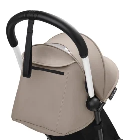 Stokke® YOYO³ Klapvogn - taupe på hvidt stel- Rejseklapvogne